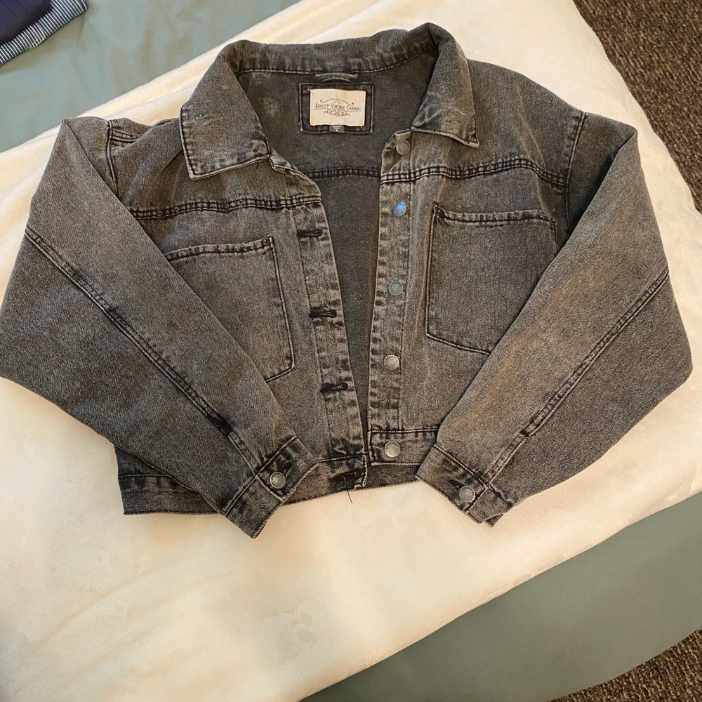Cropped denim jacket